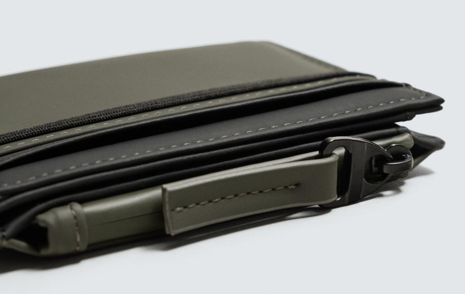 RUBBERIZED COIN WALLET